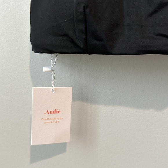 Andie The Rockaway Top in Black - Picture 2 of 5